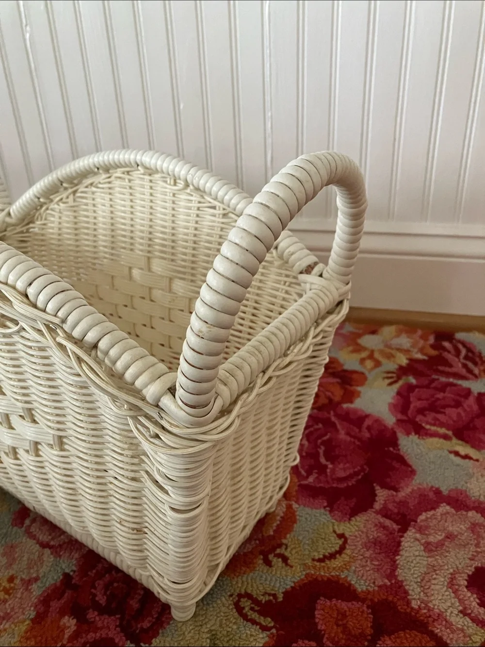 Boho Style White Wicker Magazine/Storage Rack, Weatherproof - Picture 5 of 11